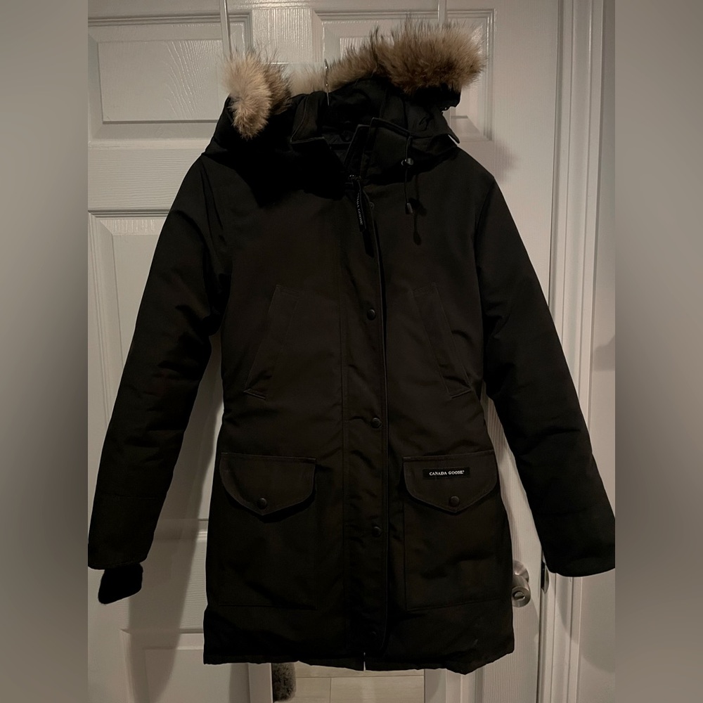 Canada Goose. Basically new… worn less than 10 times!